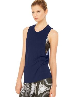 Alo yoga heatwave tank in navy blue size small